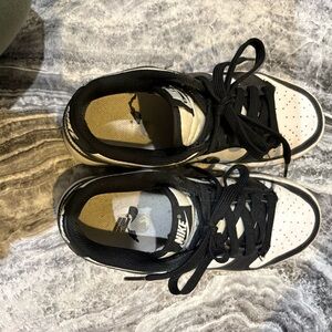 Nike Black and White Women's Sneakers